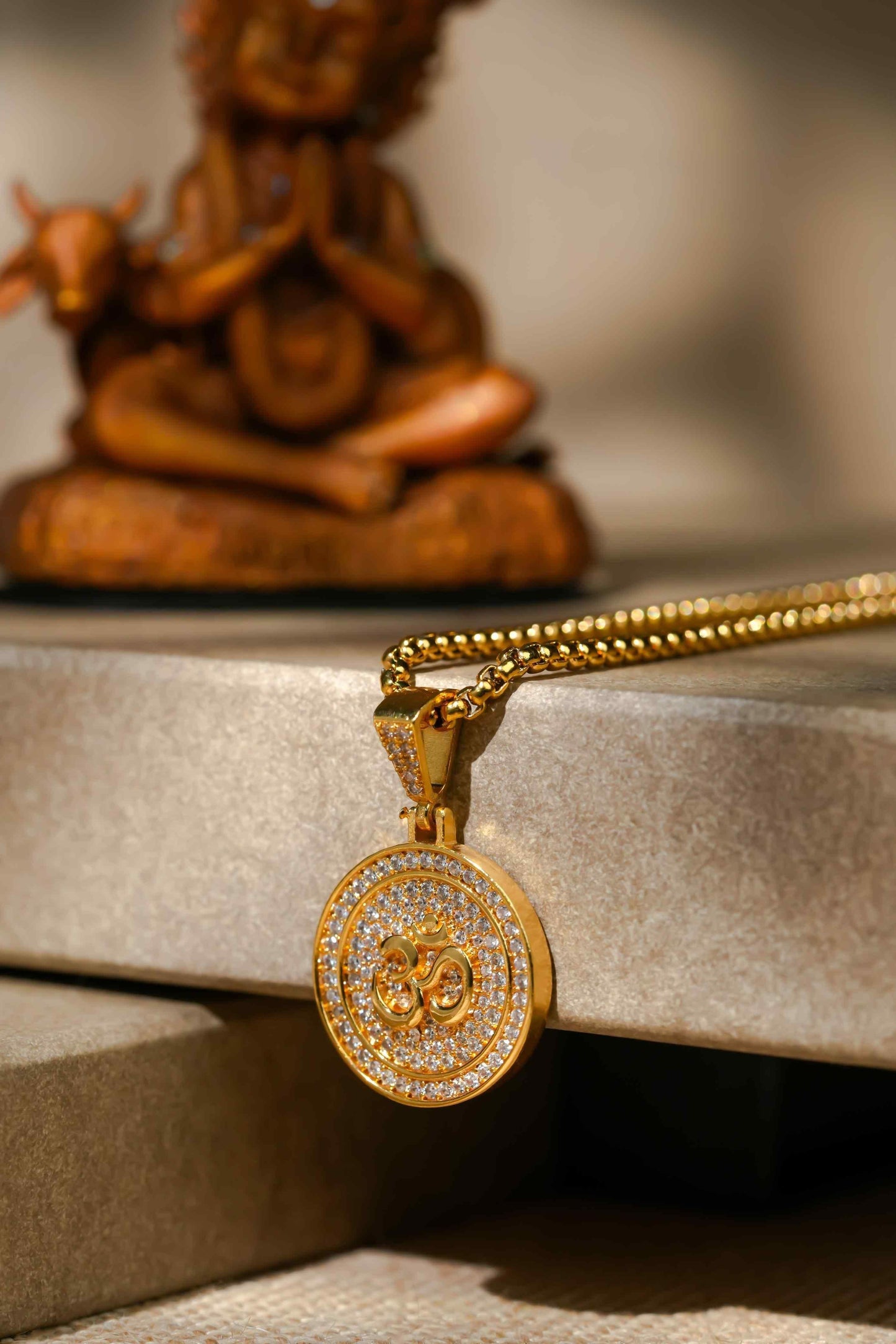 Om Symbol Pendant with Chain β A Sacred Blend of Spirituality & Style